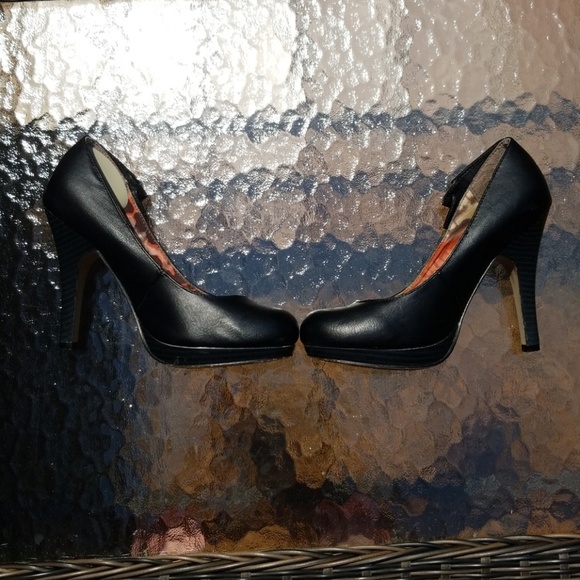 Madden Girl Platform Heels with Pleated Detail - Picture 5 of 8